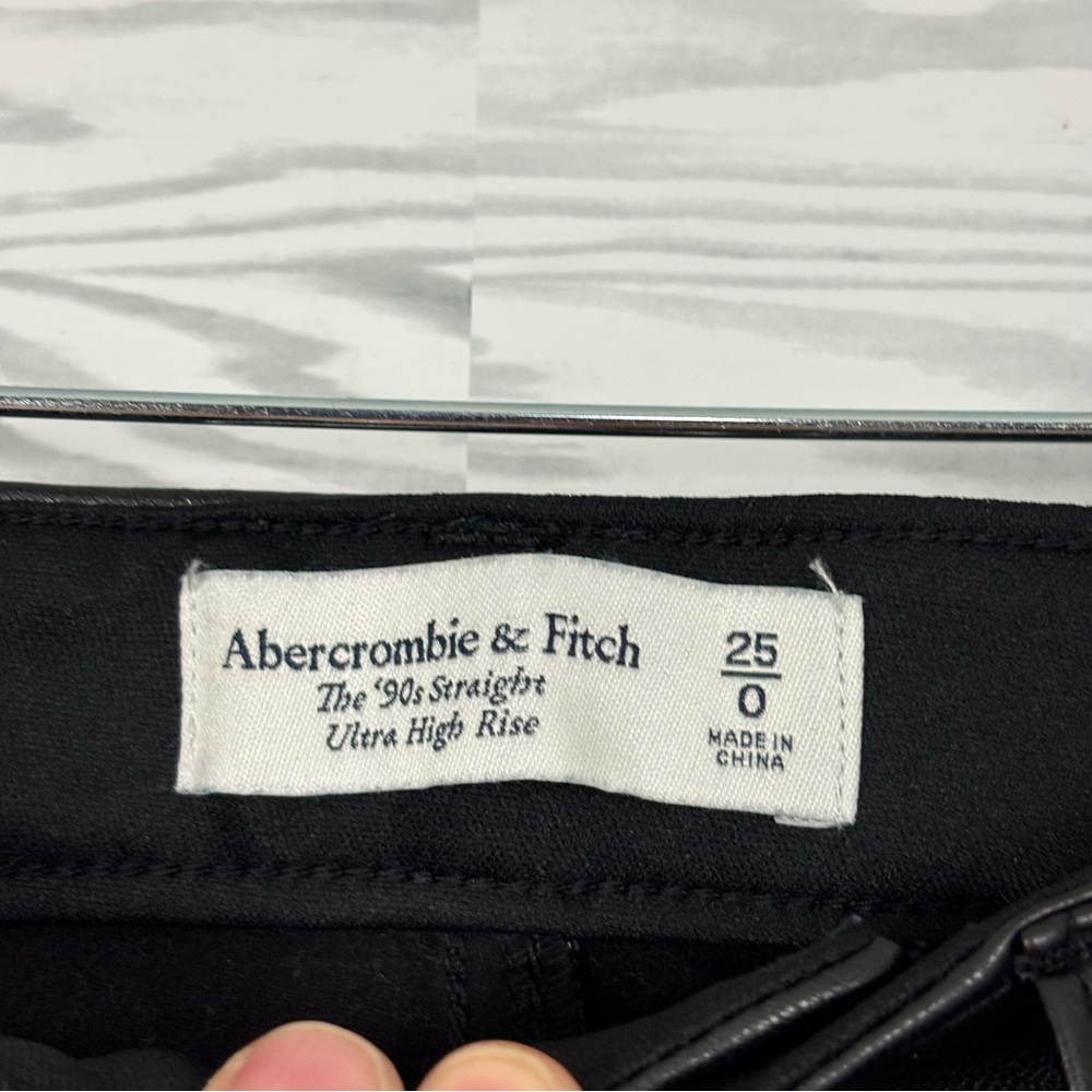 Abercrombie & Fitch the 90’s Straight Ultra High Rise Black Vegan Leather Pants - Picture 6 of 10